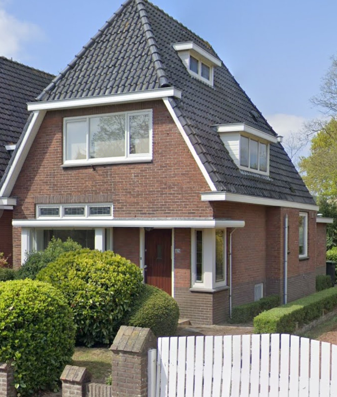 Buitenschilderwerk aan een jaren 50 woning aan de Westerweg in Heiloo